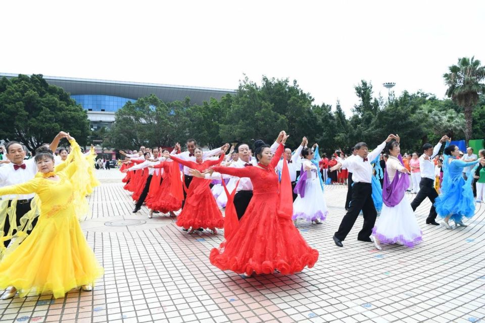 人在这里唱, 市民游客热