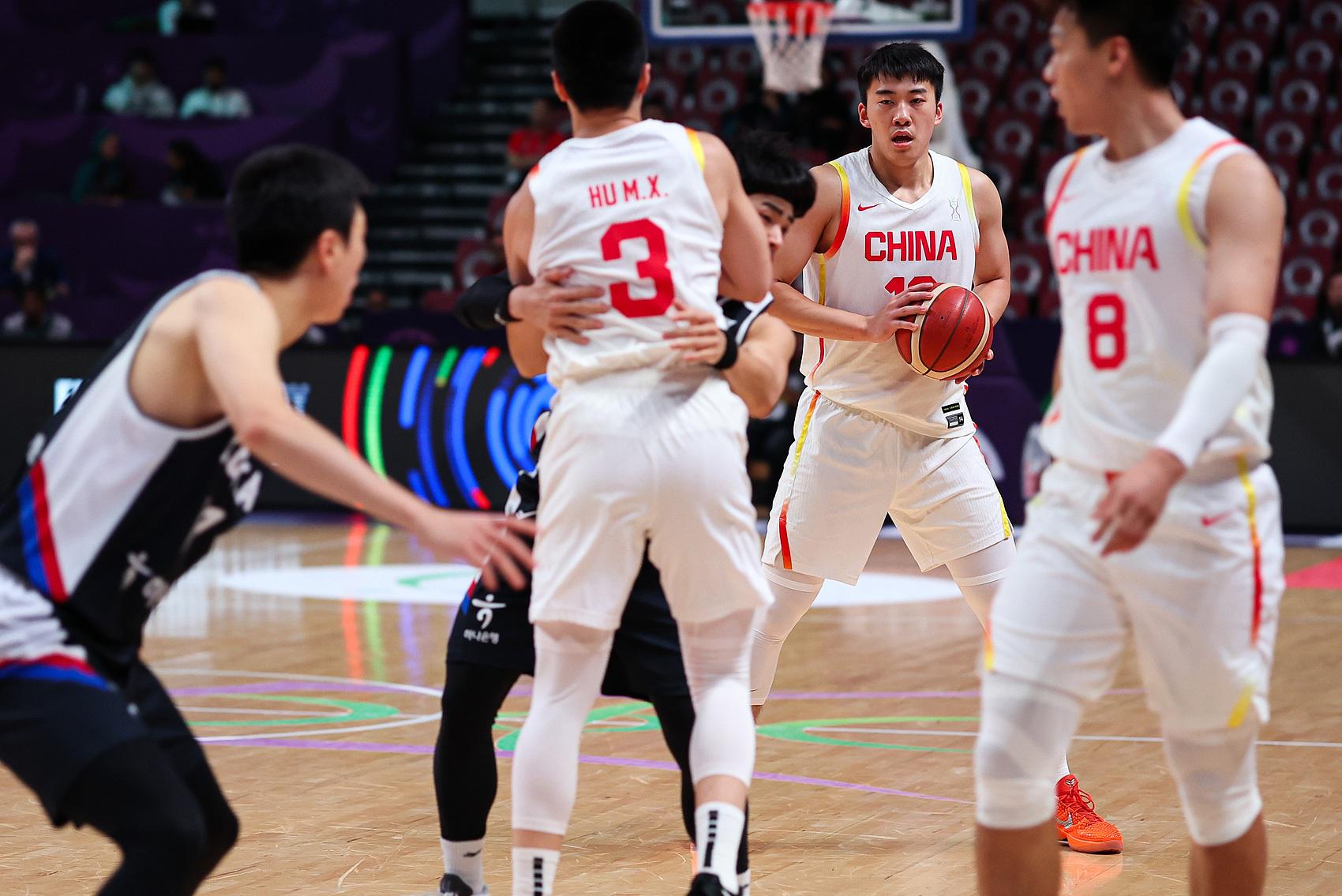 届男篮, 他终于可以, 的同时