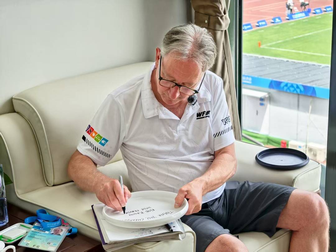 更赢得了世, 界飞盘联合