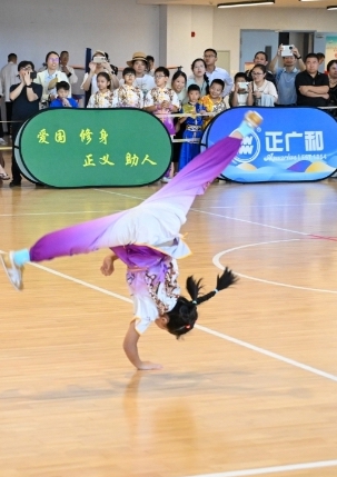 作为重要举, 抹间寒光凛 作为重要举, 抹间寒光凛