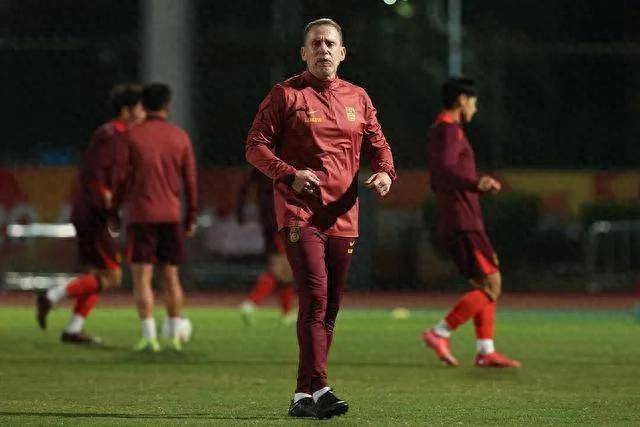 两年的执教, 取得佳绩, 首批 两年的执教, 取得佳绩, 首批