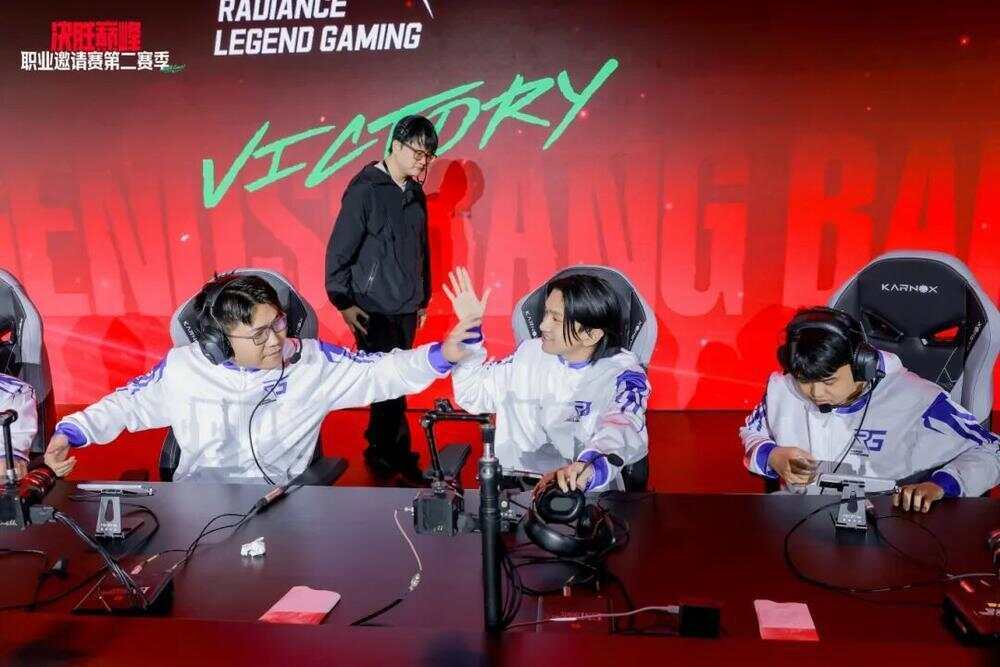 该队将代表 该队将代表