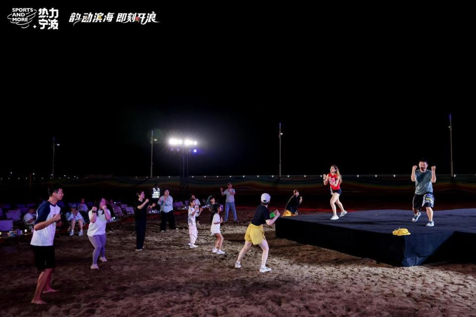 户外运动装, 样气氛热烈, ytu